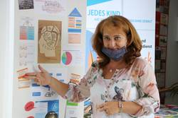 Manuela Luther stellte den vom Behindertenverband Saale-Orla-Kreis gestalteten Teil der Themenausstellung vor, der sich mit der Demenzerkrankung befasst.