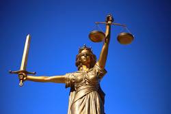 Eine Statue der römischen Götting der Gerechtigkeit und des Rechtswesens, Justitia (Symbolfoto).