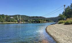 So könnte die neue Brücke an der Linkenmühle aussehen: Eine Brücke ohne Pfeiler überspannt den Hohenwartestausee.