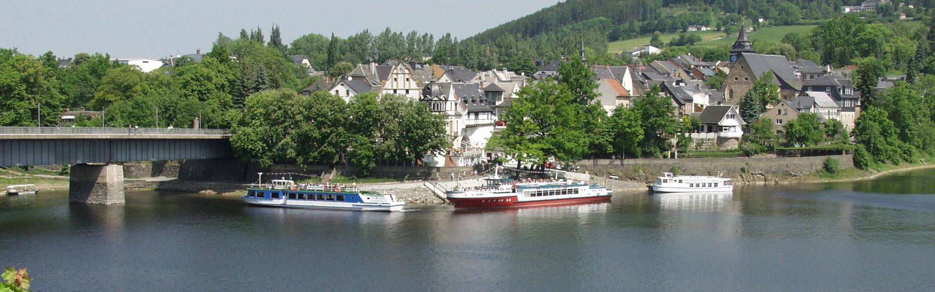 Stausee mit Passagierschiff bei Saalburg ©Jenny Gäbler