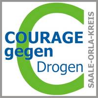 Das Logo des Netzwerks zeigt den Schriftzug Courage gegen Drogen auf einem großen, grünen C sowie einen Hinweis auf den Saale-Orla-Kreis.