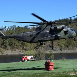 Hubschrauber-Einsatz beim Großbrand am Heinrichstein Ostern 2019 