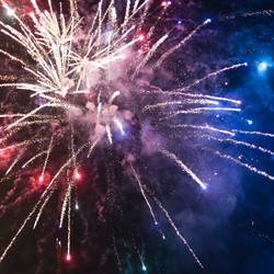 Symbolfoto © Pixabay / picjumbo_com fireworks 865104 1280 pixabay picjumbo com