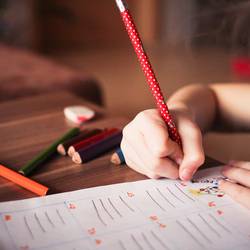 Symbolfoto © Pixabay Kind Schule 865116 1920 pixabay
