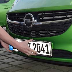 Symbolfoto © Pressestelle Landratsamt Kfz Zulassung Auszubildender Daniel Riedl2