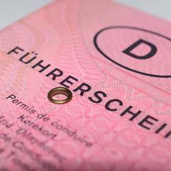 Papierführerschein - diese Dokumente müssen jetzt umgetauscht werden, aktuell für die Geburtsjahrgänge 1953 bis 1964 © Pixabay Führerschein