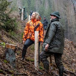 Auftakt zur Aktion Autofasten Thüringen 2024 – Baumpflanzung für den Autofasten-Wald im Schwarzatal mit Ministerin Karawanskij.