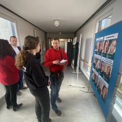 Impressionen von der Ausstellungseröffnung JuPa inside im Foyer des Landratsamtes in Schleiz