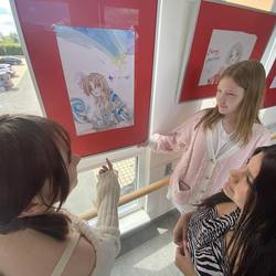 Alexis Glaser stellt erstmals im Landratsamt aus. Titel der Ausstellung: Ray's Mangas