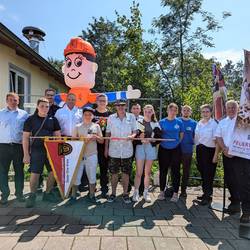 Jugendliche aus Oppurg und Knau beim 14. Kreisjugendfeuerwehrzeltlager des Partnerkreises in Bergheim © Kreisfeuerwehrverband Jugendliche Gruppenfoto