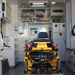 Neuer Standort für zusätzlichen Rettungswagen in Schleiz © Alexander Heeb / Pixabay Blick in das Innere eines Rettungswagens (Symbolfoto)