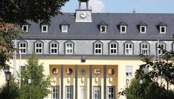 Ansicht des Haupteingangs des Landratsamtes Saale-Orla-Kreis in Schleiz.