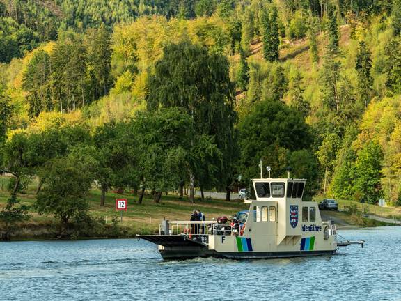 Sie verkehrt auf dem Thüringer Meer, an der Linkenmühle auf dem Hohenwartestausee. ©Regionalverbund Thüringer Wald