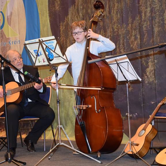 Musikschule Saale-Orla-Kreis © Pressestelle Landratsamt Musikschüler und Musiklehrer bei Auftritt zum Neujahrsempfang des Landrates