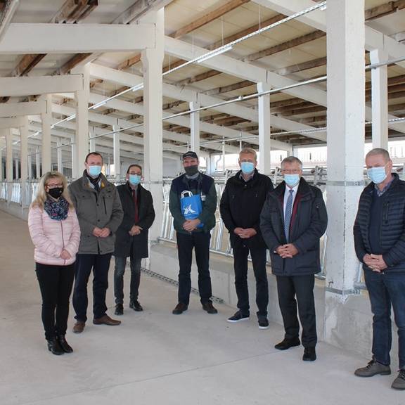 Besichtigung der sanierten Stallanlage in Wilhelmsdorf im Rahmen der Landwirtschaftstour 2020