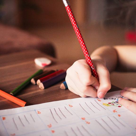 Symbolfoto © Pixabay Kind Schule 865116 1920 pixabay