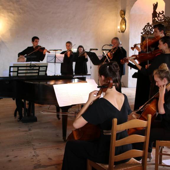 BachWoche 2021 - Saale-Orla-Solisten musizieren im Rittersaal auf Schloss Burgk