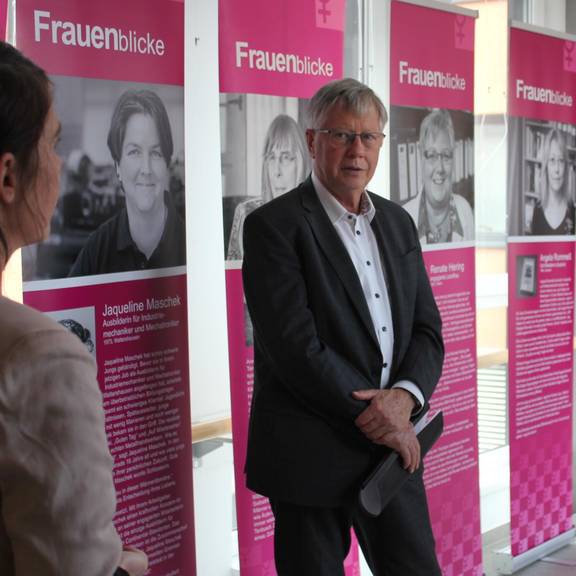 Impressionen von der Ausstellung "Frauenblicke"