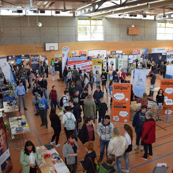 Impressionen der 18. Messe "Berufe aktuell" in Neustadt an der Orla