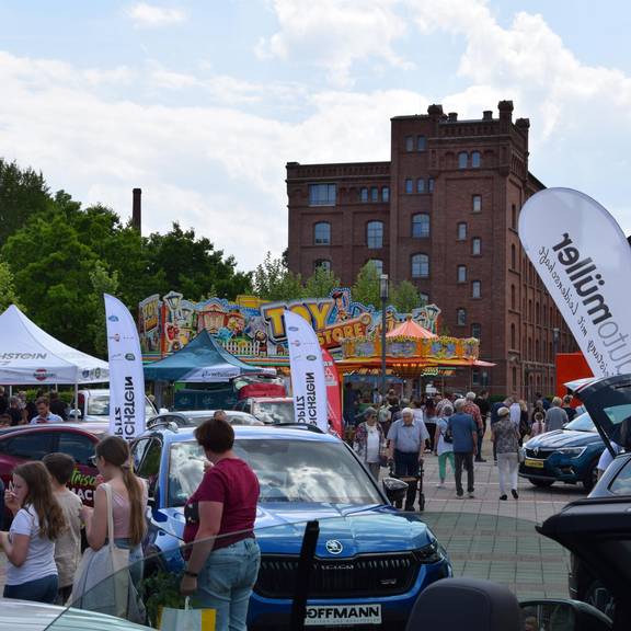 Die 31. Saale-Orla-Schau startet mit den Themen „Haus – Garten – Auto“ © Brit Wollschläger / Landratsamt Saale-Orla-Kreis Autos werden auch bei der diesjährigen Saale-Orla Schau ausgestellt.